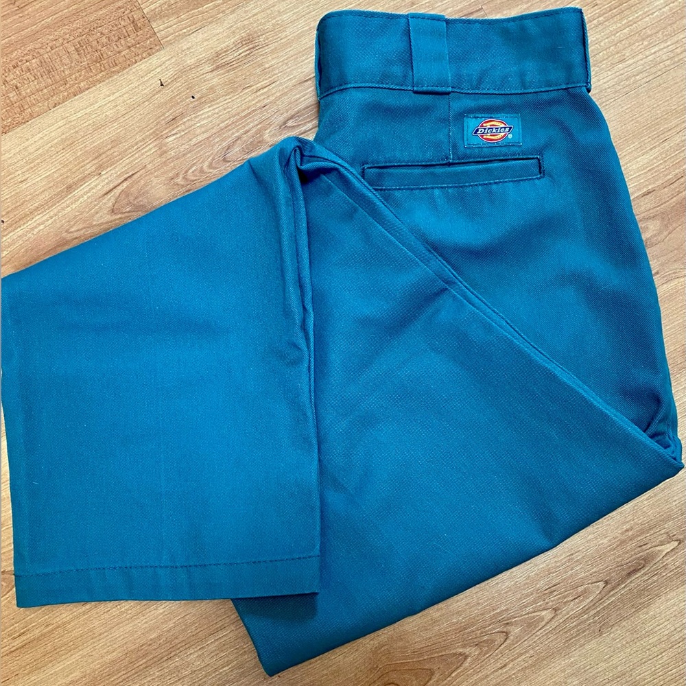 Dickies straight leg, flat front pants